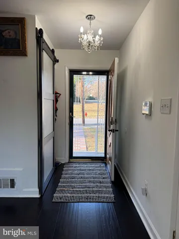 $1,095,000 | 131 Casmar Street Southeast, Vienna, VA 22180