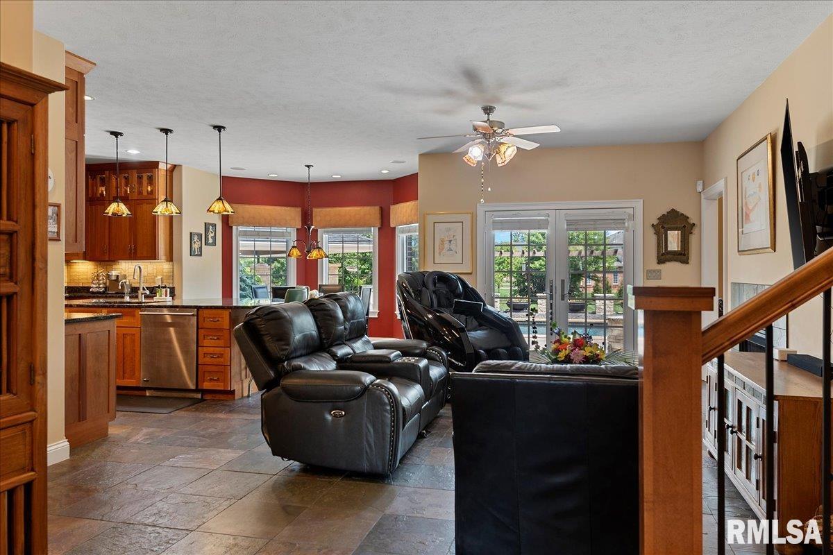 5404 Reserve Boulevard Springfield, IL 62711 - Photo 18 of 93