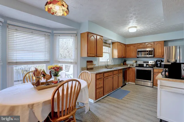 $765,000 | 8200 Splashing Brook Court, Laurel, MD 20723