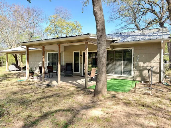 $199,000 | 124 East Golden Oaks Drive, Mabank, TX 75156