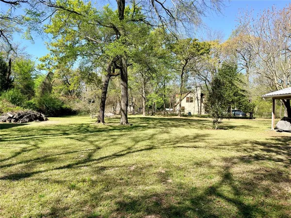$199,000 | 124 East Golden Oaks Drive, Mabank, TX 75156