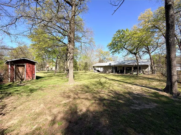 $199,000 | 124 East Golden Oaks Drive, Mabank, TX 75156