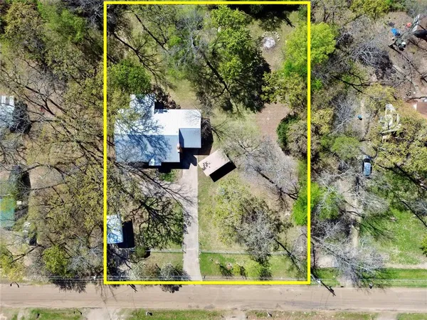 $199,000 | 124 East Golden Oaks Drive, Mabank, TX 75156