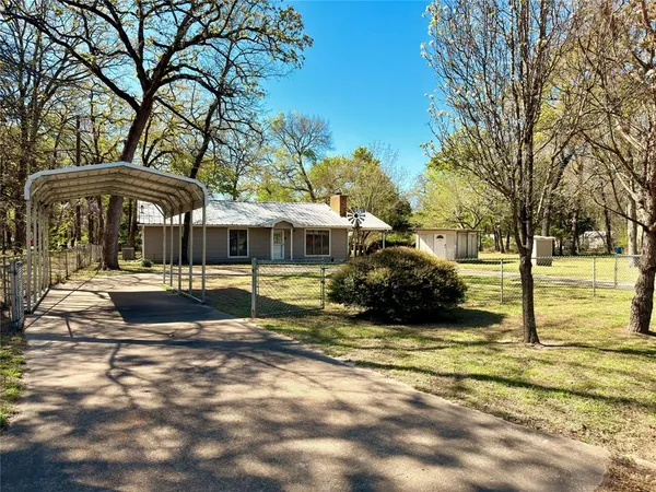 $199,000 | 124 East Golden Oaks Drive, Mabank, TX 75156