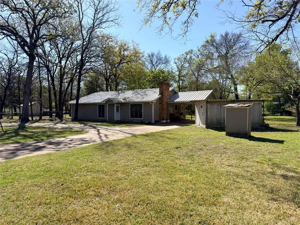 $199,000 | 124 East Golden Oaks Drive, Mabank, TX 75156