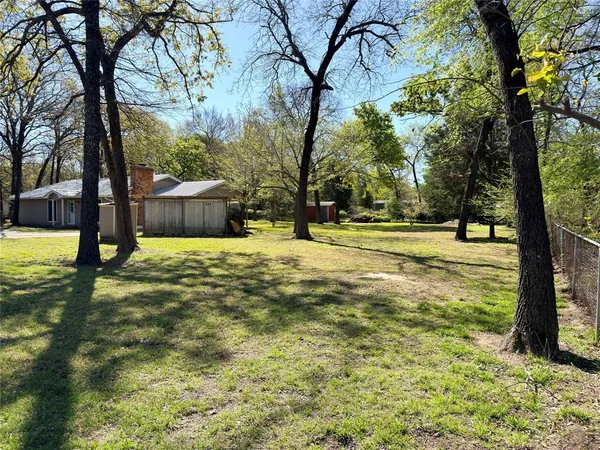 $199,000 | 124 East Golden Oaks Drive, Mabank, TX 75156