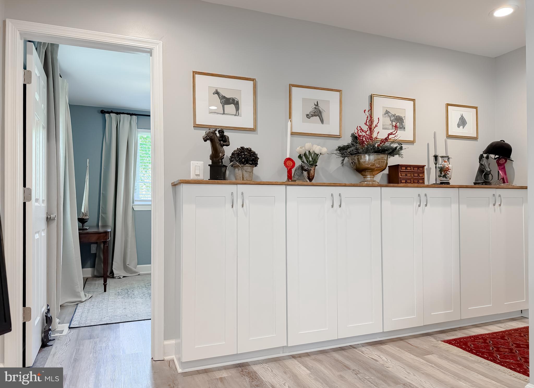 4985 Solomons Island Road Huntingtown, MD 20639 - Photo 12 of 50 a room with mirror and window