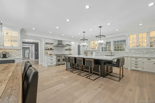 $4,450,000 | 192 Burtis Lane, Muttontown, NY 11791