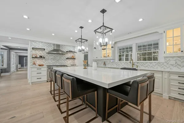 $4,450,000 | 192 Burtis Lane, Muttontown, NY 11791