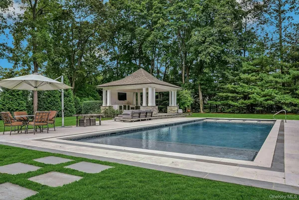 $4,450,000 | 192 Burtis Lane, Muttontown, NY 11791