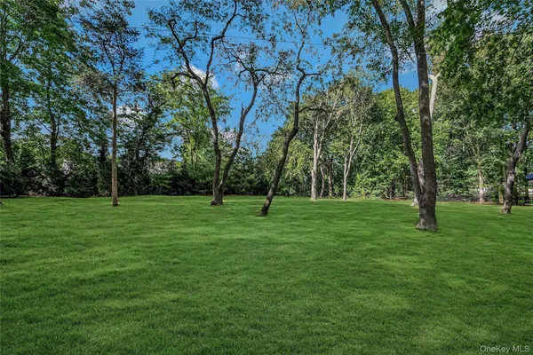 $4,450,000 | 192 Burtis Lane, Muttontown, NY 11791