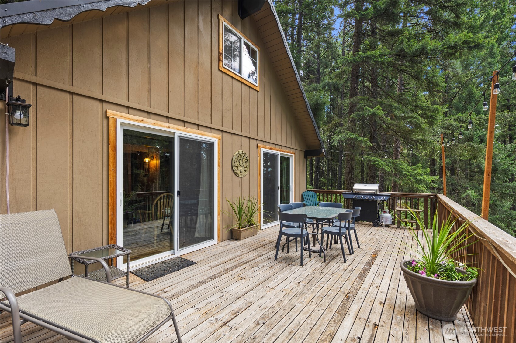 61 Hideaway Lane Ronald, WA 98940 - Photo 20 of 30 a view of a patio with a table and chairs