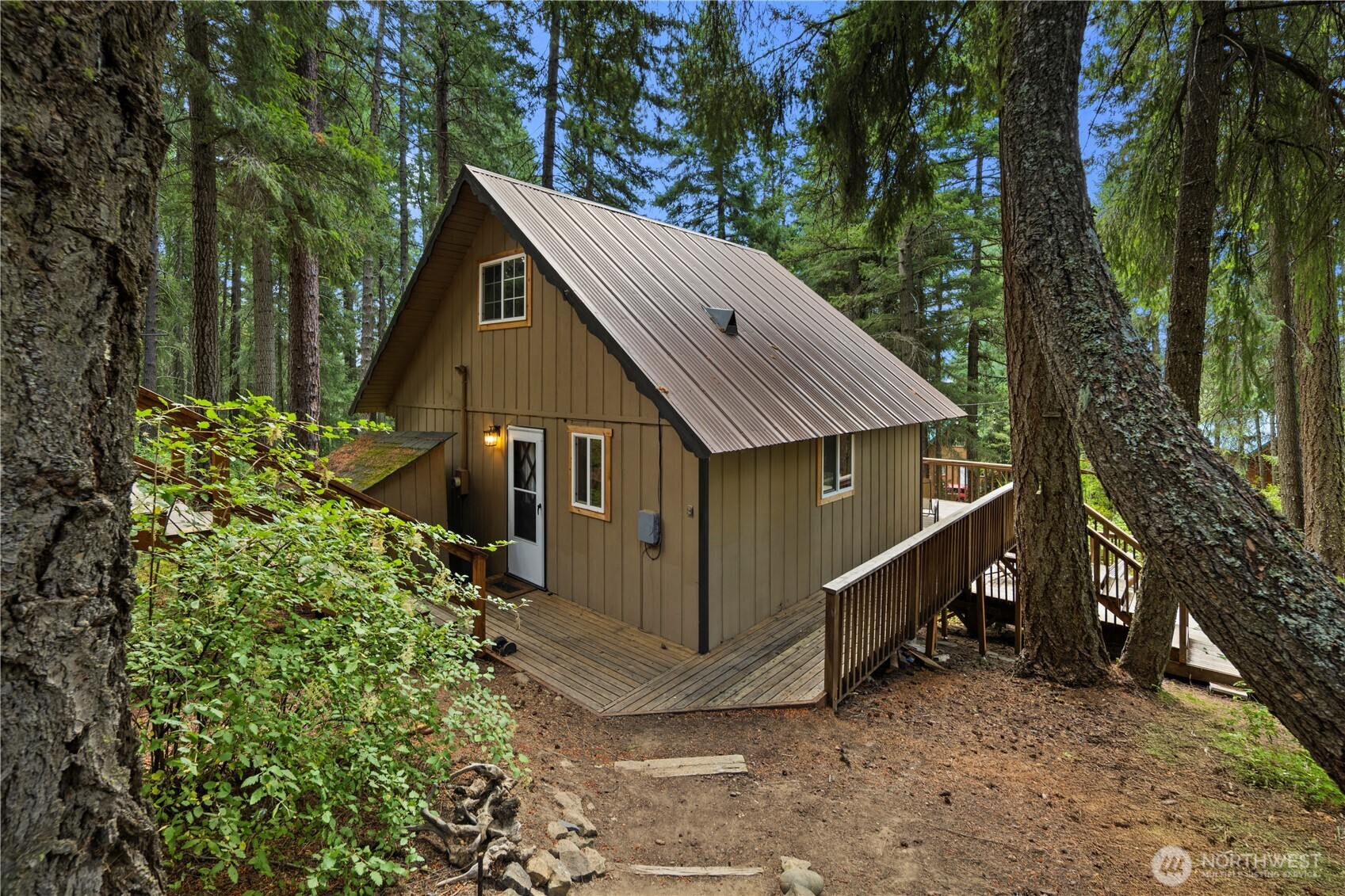 61 Hideaway Lane Ronald, WA 98940 - Photo 2 of 30 a house view with a outdoor space