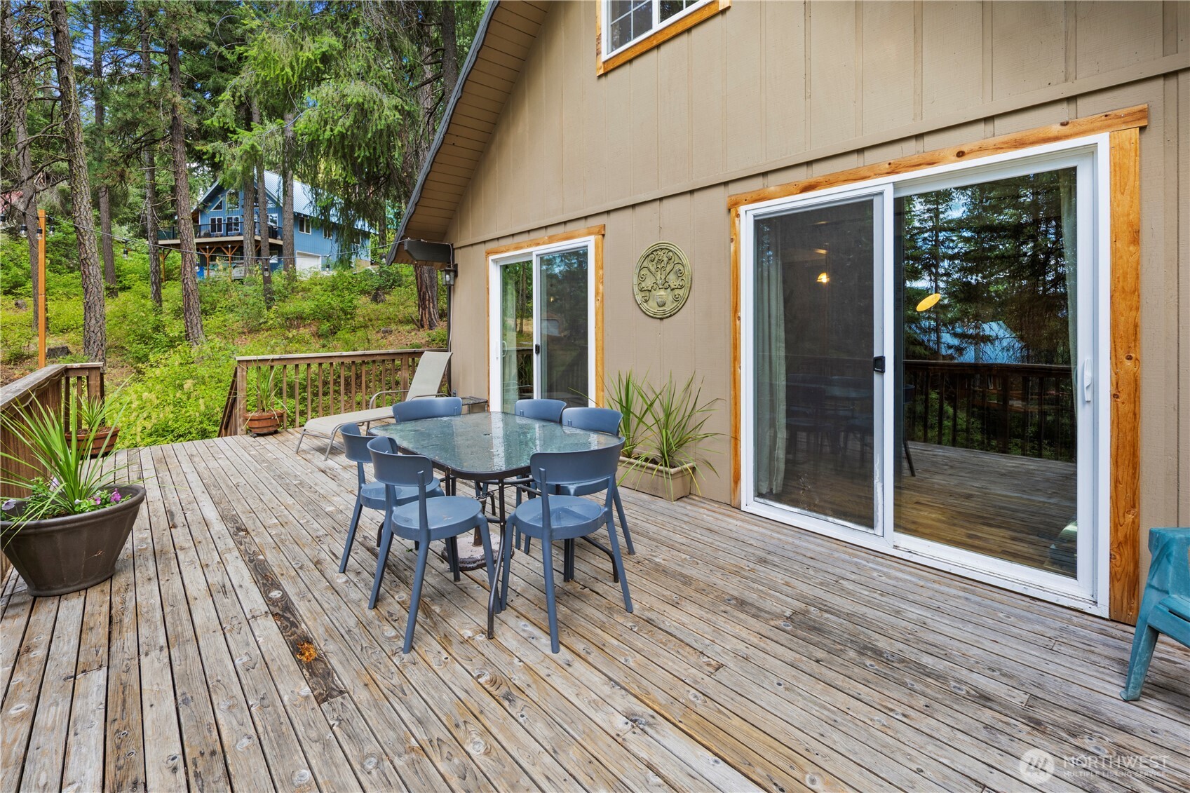 61 Hideaway Lane Ronald, WA 98940 - Photo 21 of 30 a view of a patio with table and chairs with wooden floor and fence