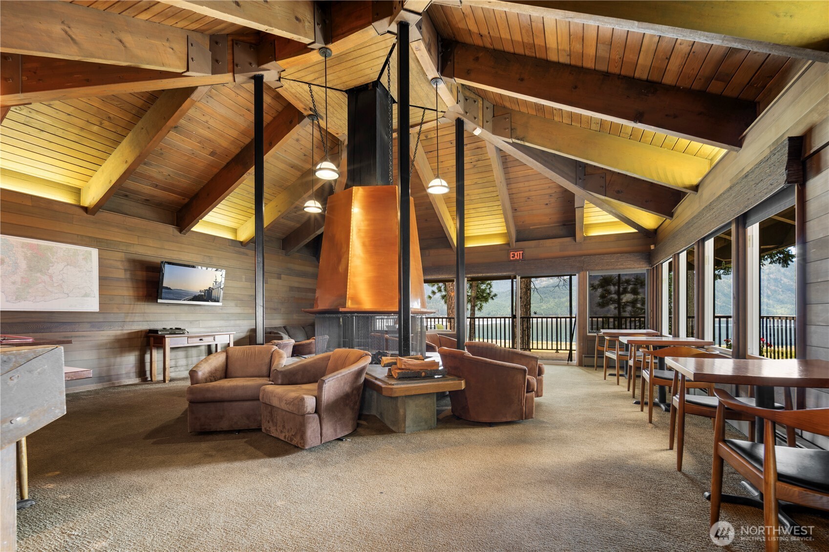 61 Hideaway Lane Ronald, WA 98940 - Photo 28 of 30 a living room with furniture a ceiling fan and a large window