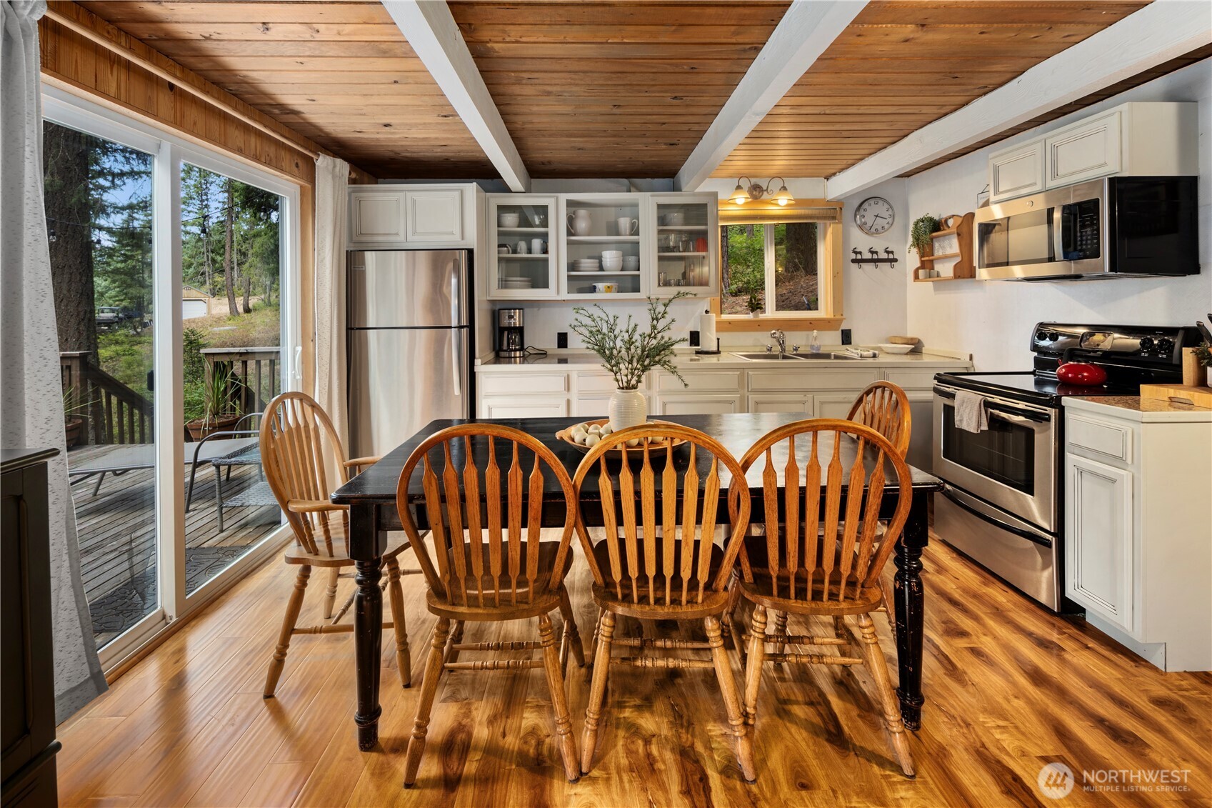 61 Hideaway Lane Ronald, WA 98940 - Photo 7 of 30 a outdoor dining space with furniture and wooden floor