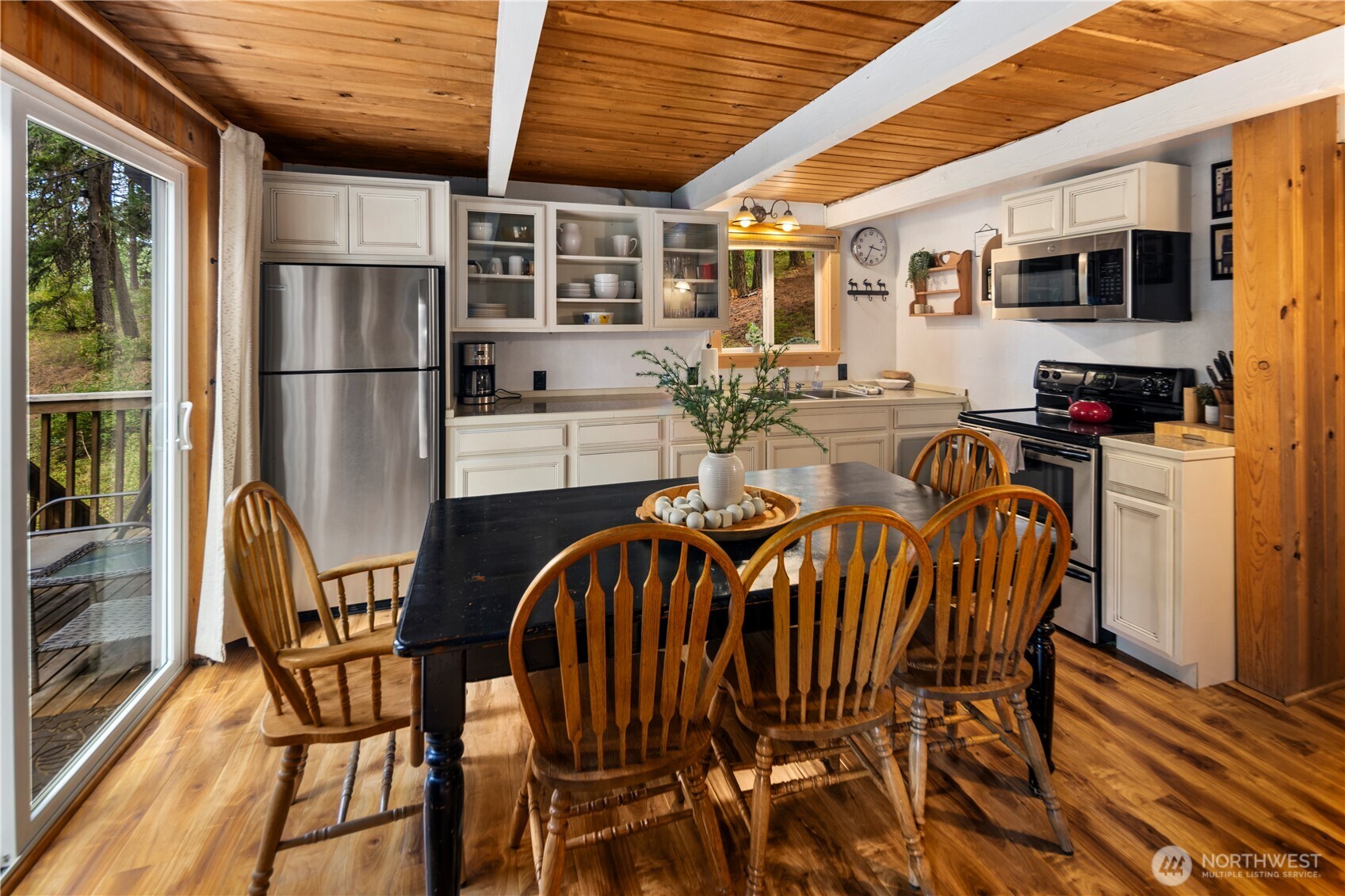 61 Hideaway Lane Ronald, WA 98940 - Photo 8 of 30 a view of a patio with table and chairs with wooden floor and fence