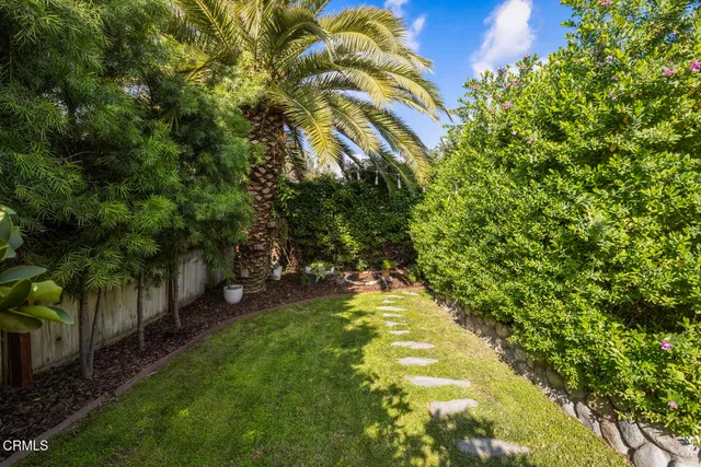 a view of yard with green space