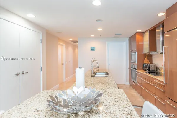 $10,000 | 3801 Collins Avenue, Unit 1102, Miami Beach, FL 33140