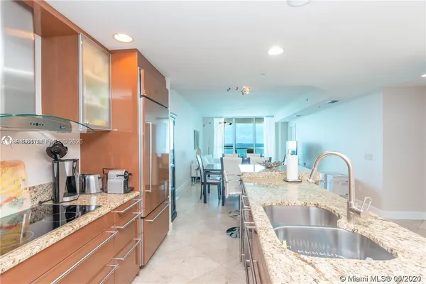$10,000 | 3801 Collins Avenue, Unit 1102, Miami Beach, FL 33140