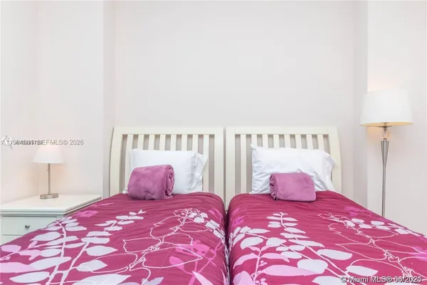 $10,000 | 3801 Collins Avenue, Unit 1102, Miami Beach, FL 33140