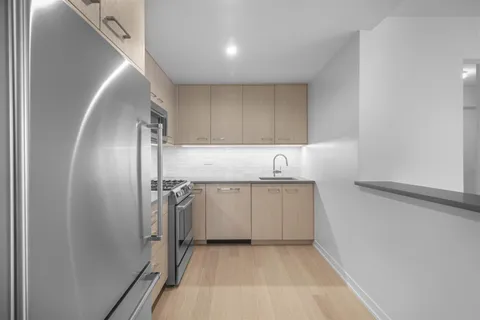 $9,000 | 1 Columbus Place, Unit N46C | Hell's Kitchen