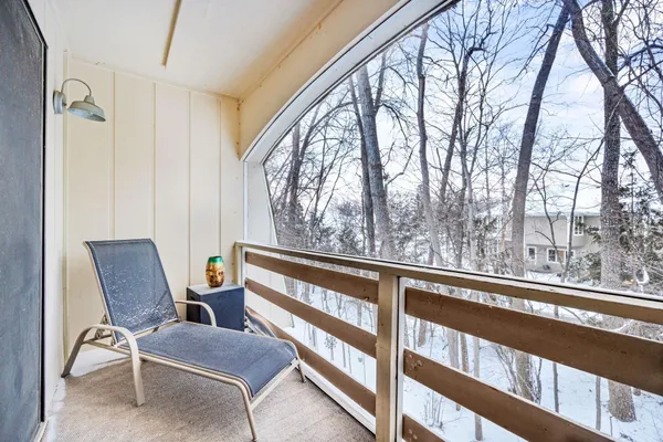 $180,000 | 4407 Wilshire Boulevard, Unit 305, Mound, MN 55364