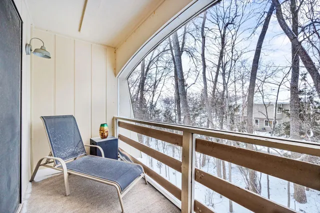 $180,000 | 4407 Wilshire Boulevard, Unit 305, Mound, MN 55364