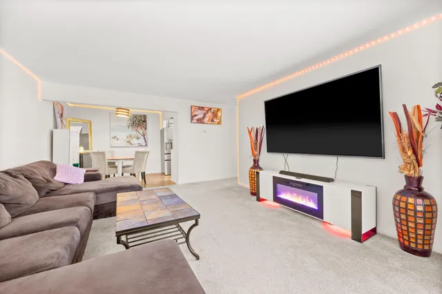 $180,000 | 4407 Wilshire Boulevard, Unit 305, Mound, MN 55364