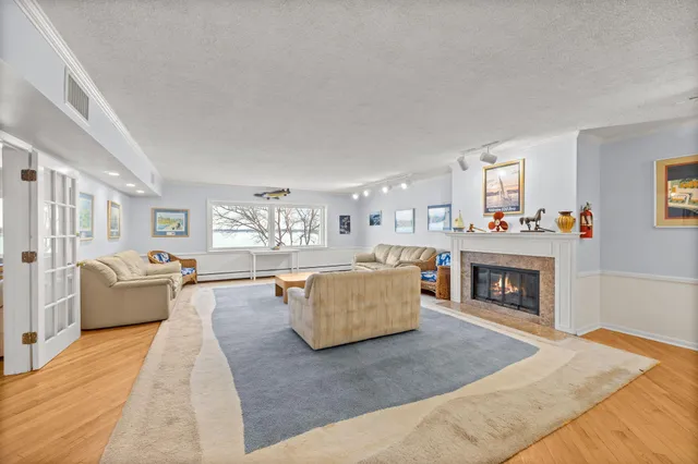 $180,000 | 4407 Wilshire Boulevard, Unit 305, Mound, MN 55364