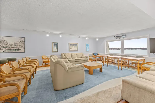 $180,000 | 4407 Wilshire Boulevard, Unit 305, Mound, MN 55364