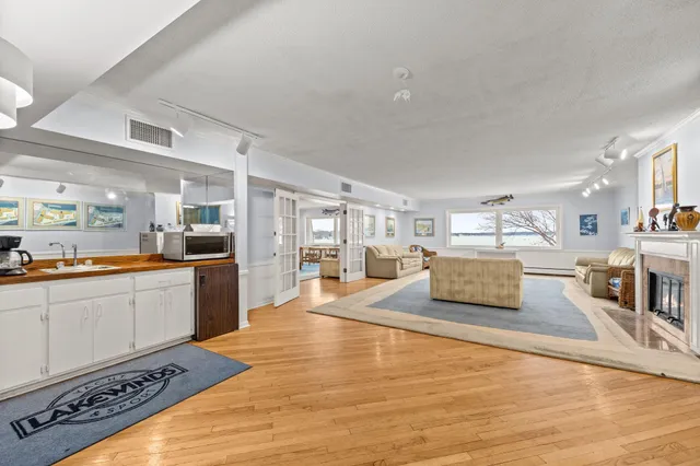 $180,000 | 4407 Wilshire Boulevard, Unit 305, Mound, MN 55364