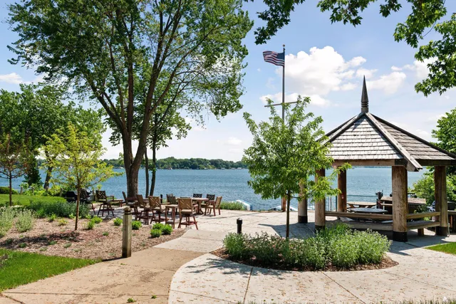 $180,000 | 4407 Wilshire Boulevard, Unit 305, Mound, MN 55364