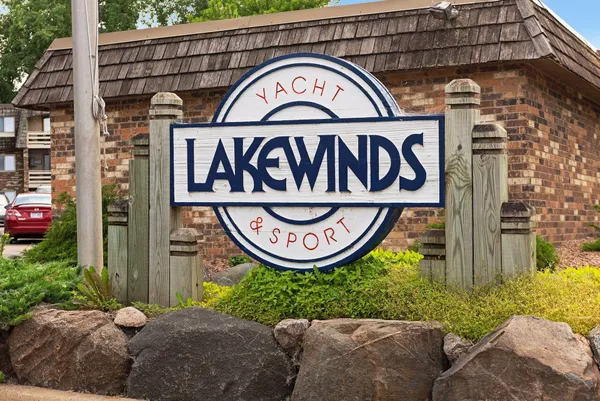 $180,000 | 4407 Wilshire Boulevard, Unit 305, Mound, MN 55364