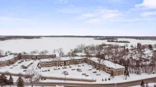 $180,000 | 4407 Wilshire Boulevard, Unit 305, Mound, MN 55364