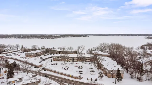 $180,000 | 4407 Wilshire Boulevard, Unit 305, Mound, MN 55364