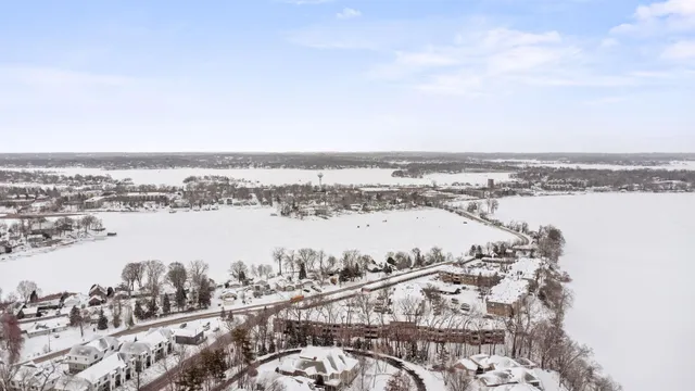 $180,000 | 4407 Wilshire Boulevard, Unit 305, Mound, MN 55364