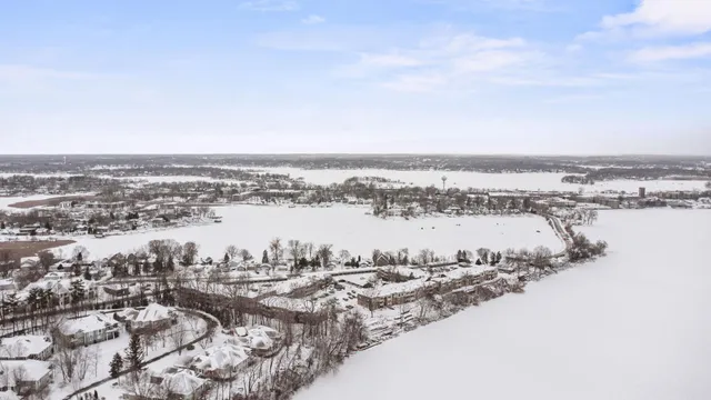 $180,000 | 4407 Wilshire Boulevard, Unit 305, Mound, MN 55364