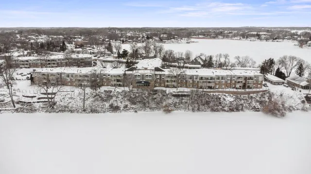 $180,000 | 4407 Wilshire Boulevard, Unit 305, Mound, MN 55364