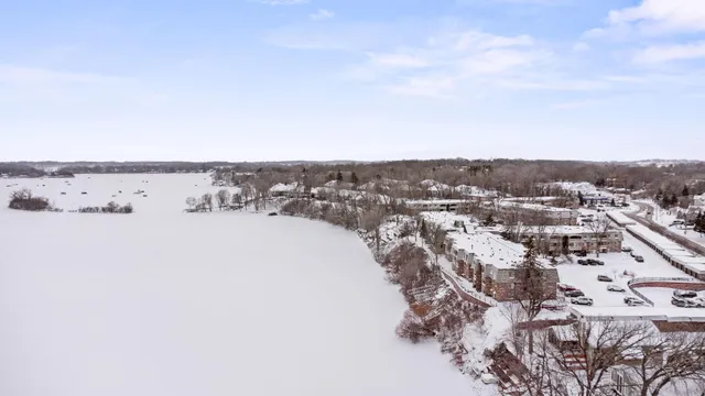 $180,000 | 4407 Wilshire Boulevard, Unit 305, Mound, MN 55364