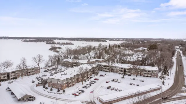 $180,000 | 4407 Wilshire Boulevard, Unit 305, Mound, MN 55364