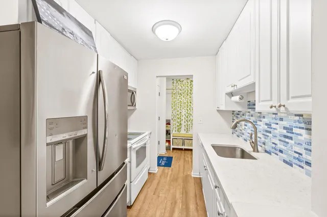 $180,000 | 4407 Wilshire Boulevard, Unit 305, Mound, MN 55364