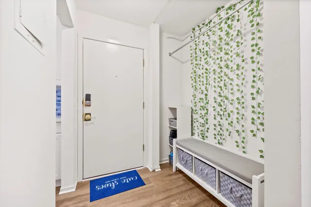 $180,000 | 4407 Wilshire Boulevard, Unit 305, Mound, MN 55364