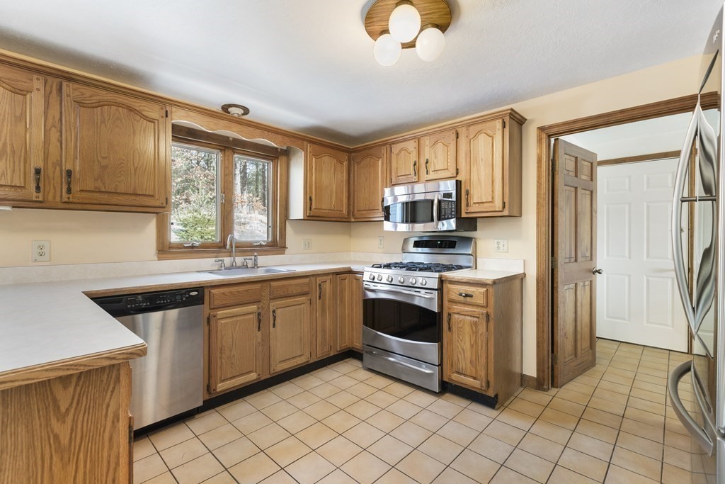 4 Alger Road Foxboro, MA 02035 - Photo 14 of 39 Gallery Image 14