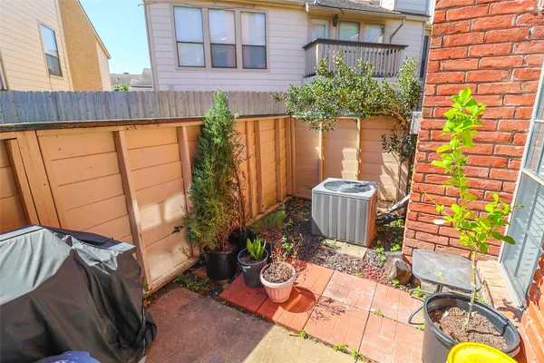 $124,900 | 2211 South Kirkwood Road, Unit 51, Houston, TX 77077