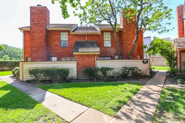 $124,900 | 2211 South Kirkwood Road, Unit 51, Houston, TX 77077