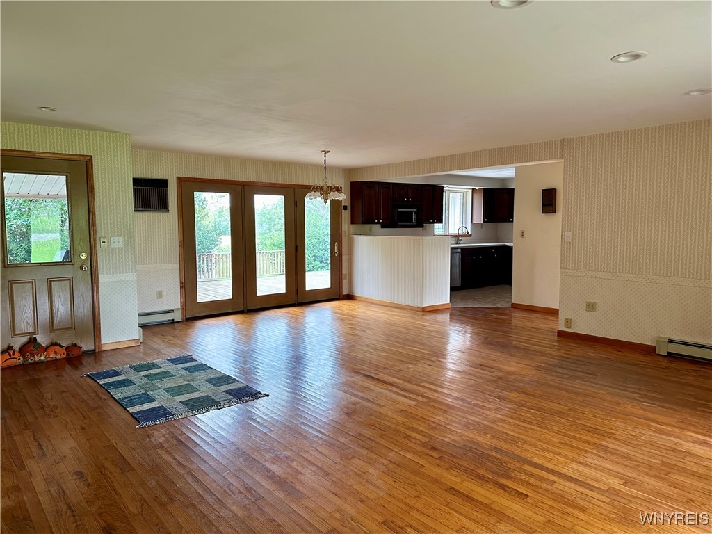 1745 Highway 78 Java, NY 14082 - Photo 10 of 49 Single family residence - living Front door area l