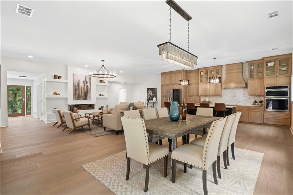 670 Riverside Road Roswell, GA 30075 - Photo 4 of 53