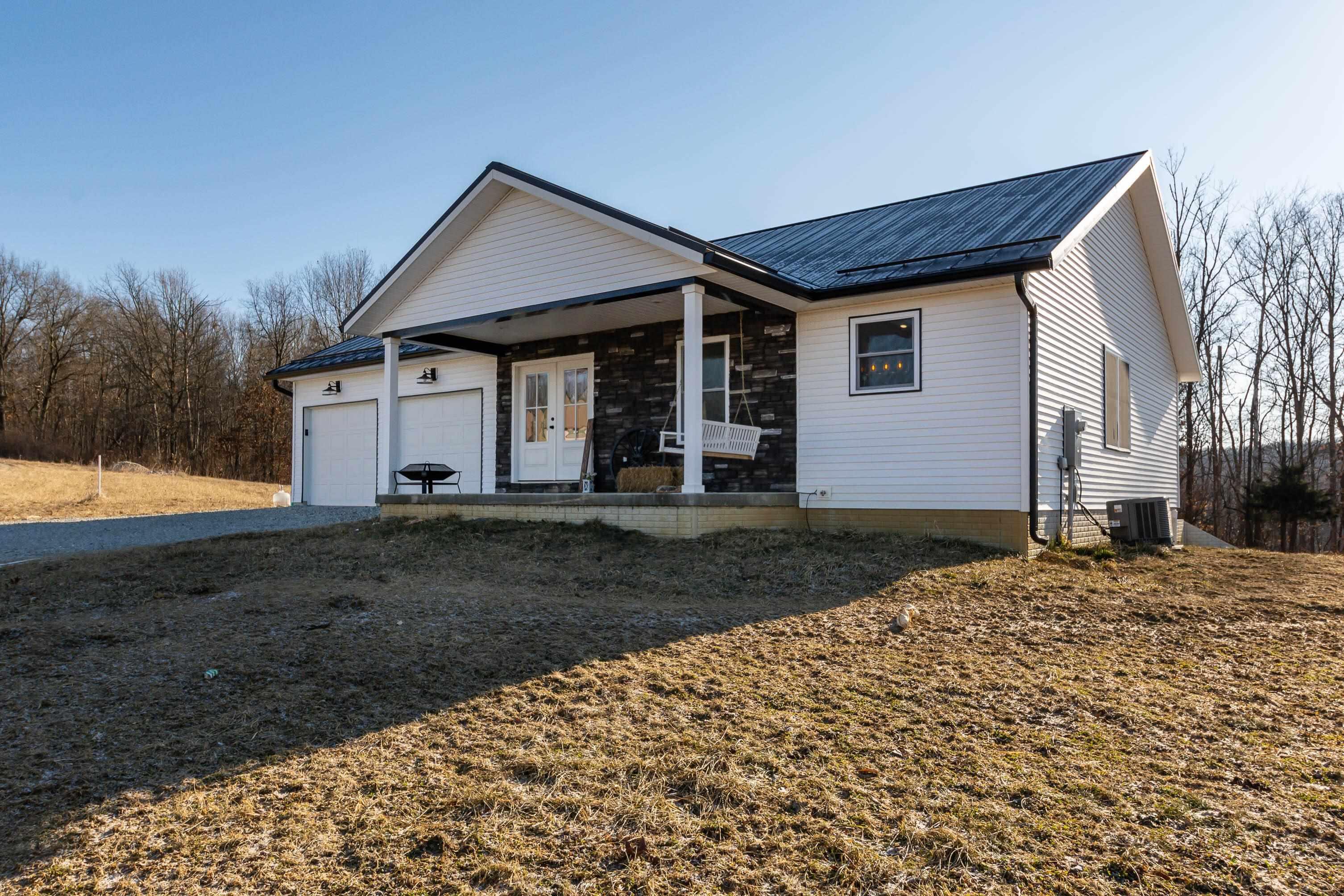 9450 East Spruce Road Bloomfield, IN 47424 - Photo 3 of 27
