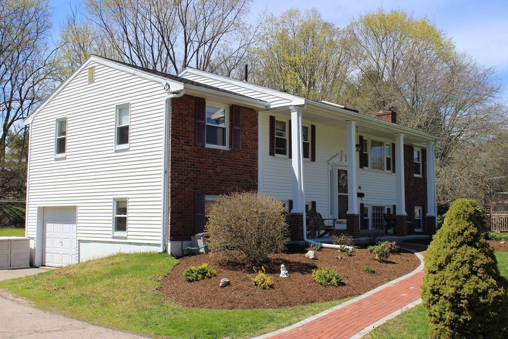 82 Shaw Farm Road Holliston, MA 01746 - Photo 3 of 25 Gallery Image 3
